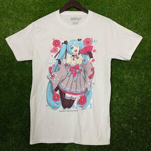 Hatsune Miku Anime Graphic T-shirts size Small